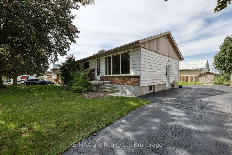 26 Glenn Ave photo 4