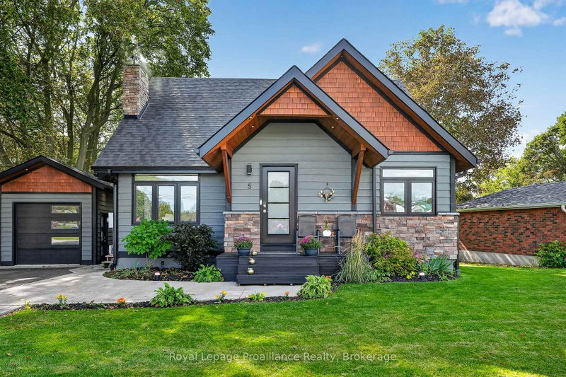 5 Carleton Boulevard