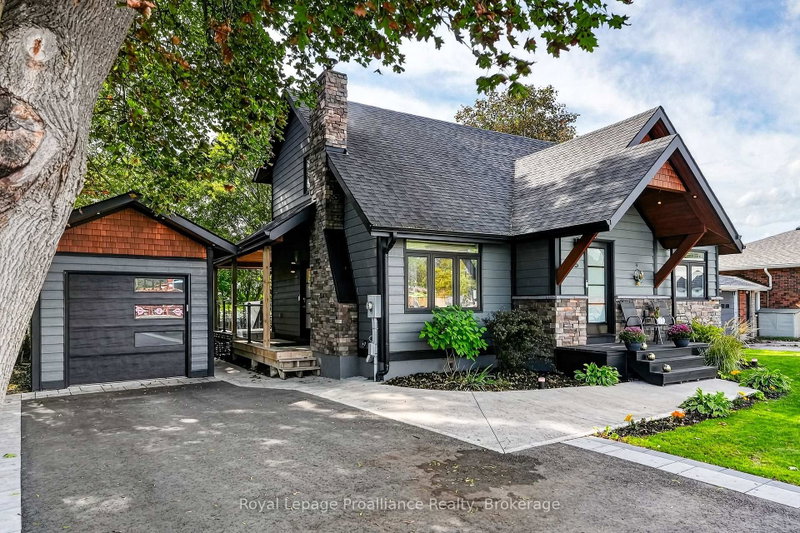 5 Carleton Boulevard