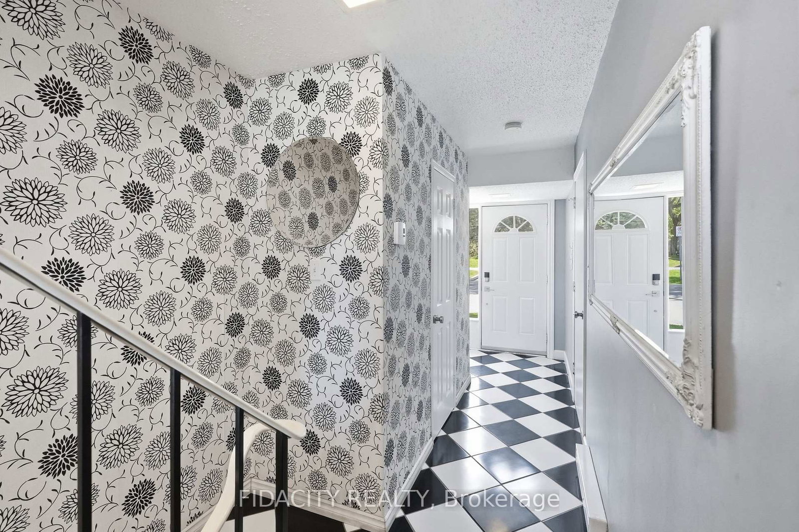 320 Stowe Court • #151 • Ottawa, ON photo 2