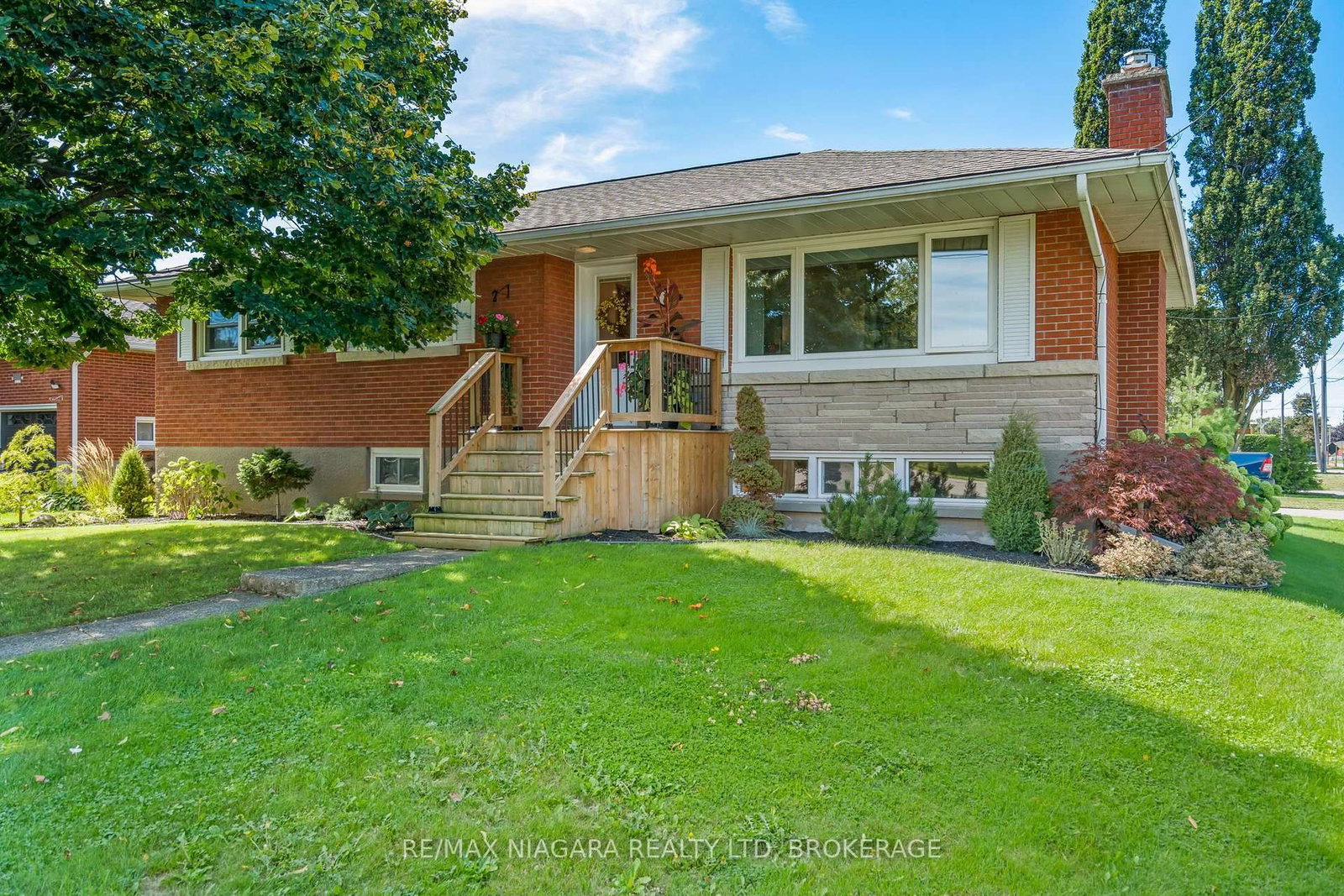 182 Rosemount Avenue • Port Colborne, ON photo 1