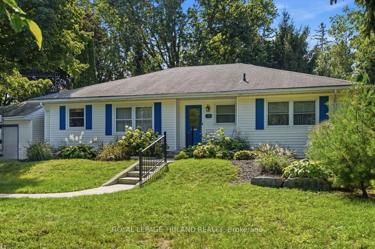 15 Medway Crescent, London North, photo 1