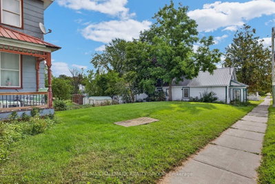 98 North Street • Lanark, ON photo 3