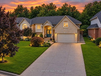 126 Dorchester Drive • Grimsby, ON photo 2