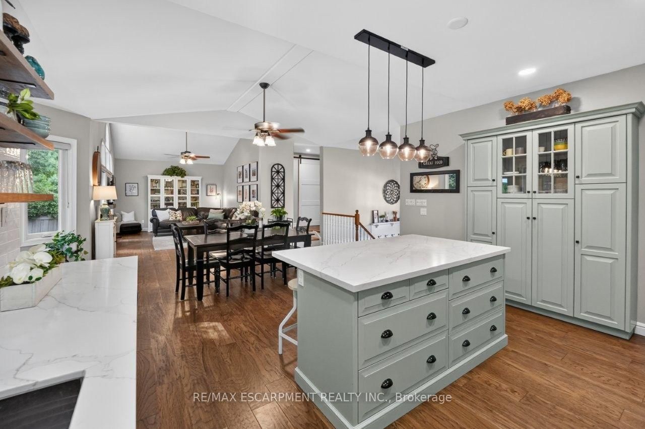 126 Dorchester Drive • Grimsby, ON photo 11
