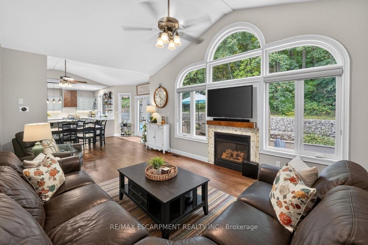 126 Dorchester Drive • Grimsby, ON photo 13