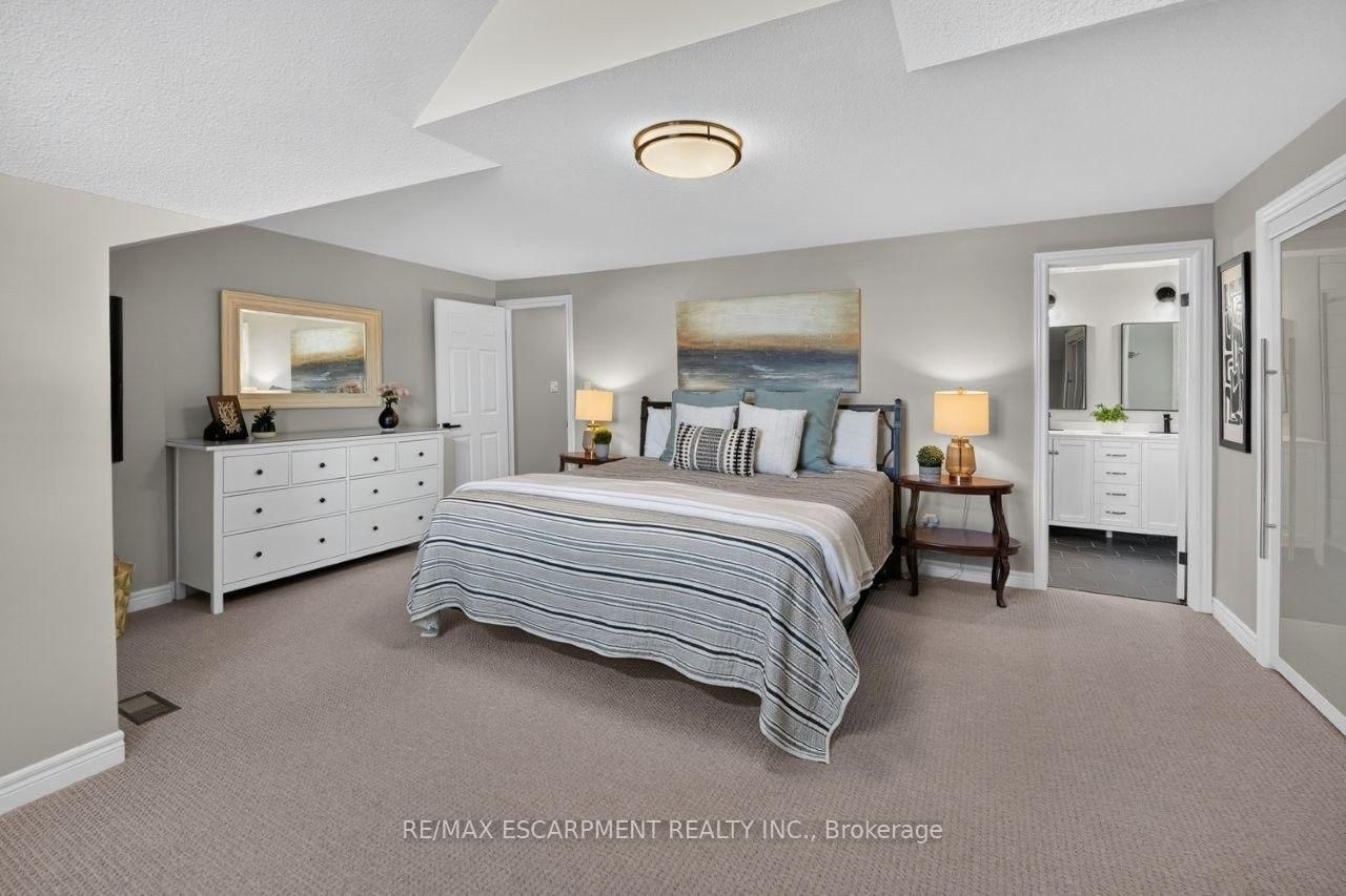126 Dorchester Drive • Grimsby, ON photo 14