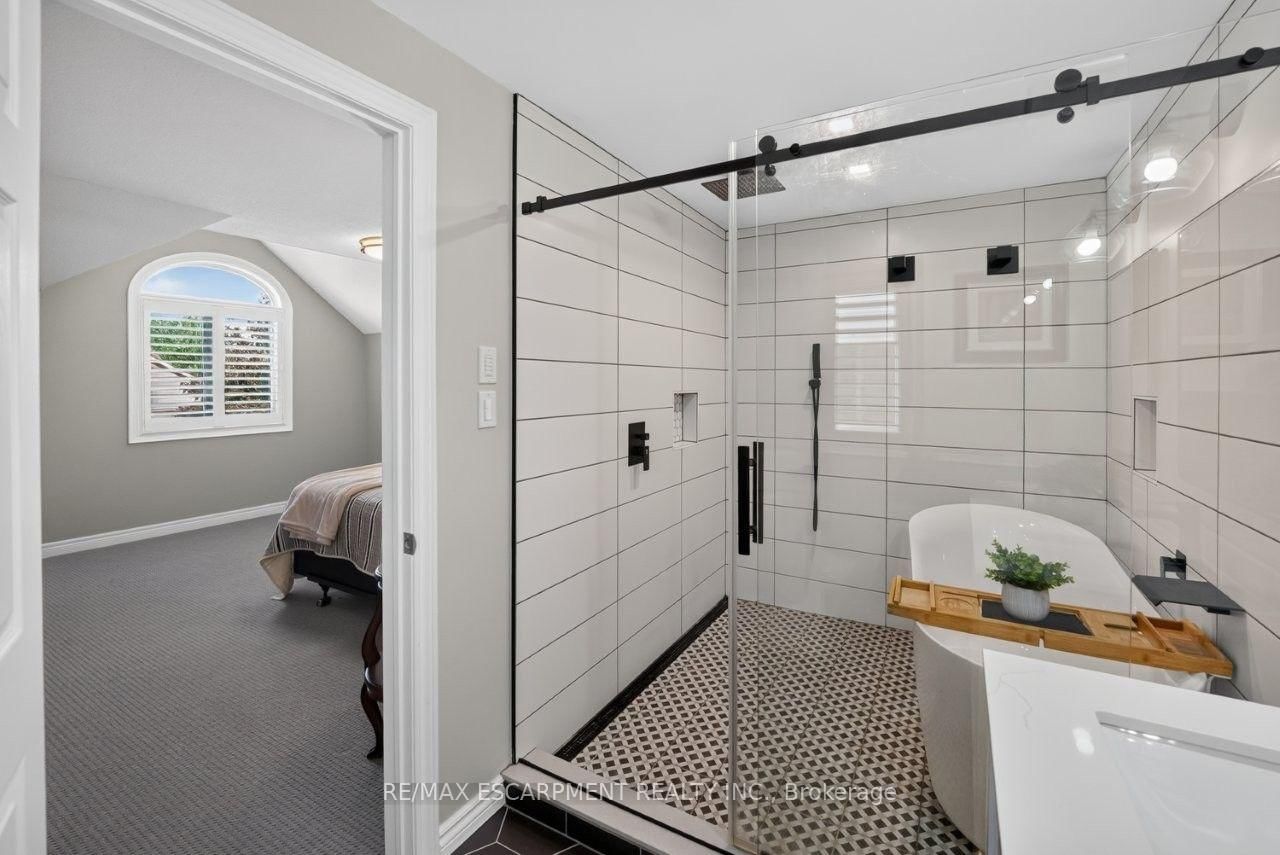 126 Dorchester Drive • Grimsby, ON photo 17