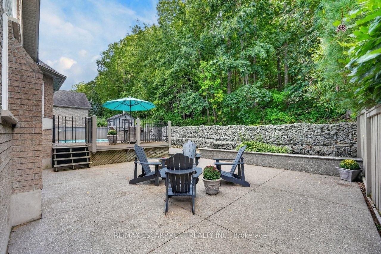 126 Dorchester Drive • Grimsby, ON photo 28