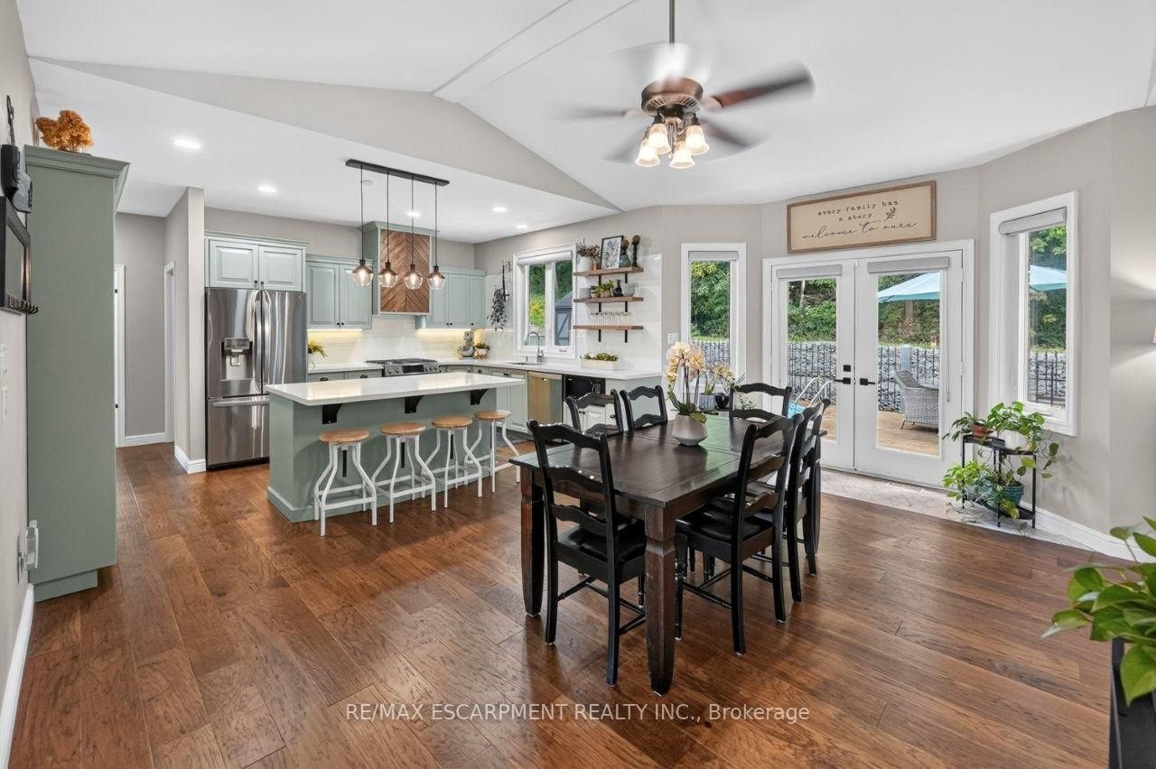 126 Dorchester Drive • Grimsby, ON photo 8