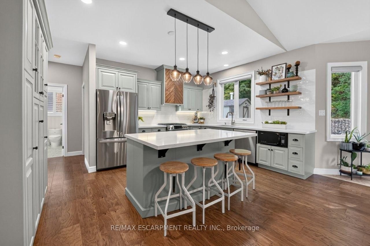 126 Dorchester Drive • Grimsby, ON photo 9