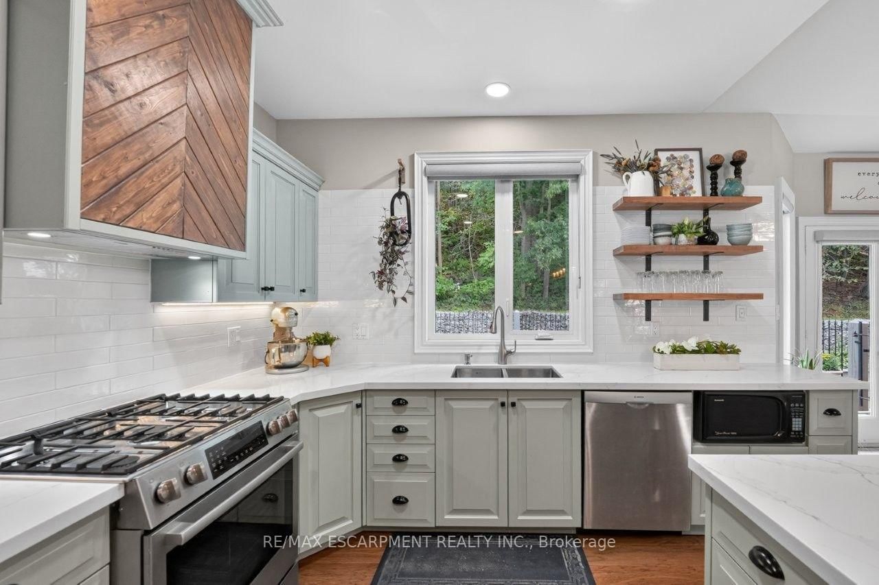 126 Dorchester Drive • Grimsby, ON photo 10