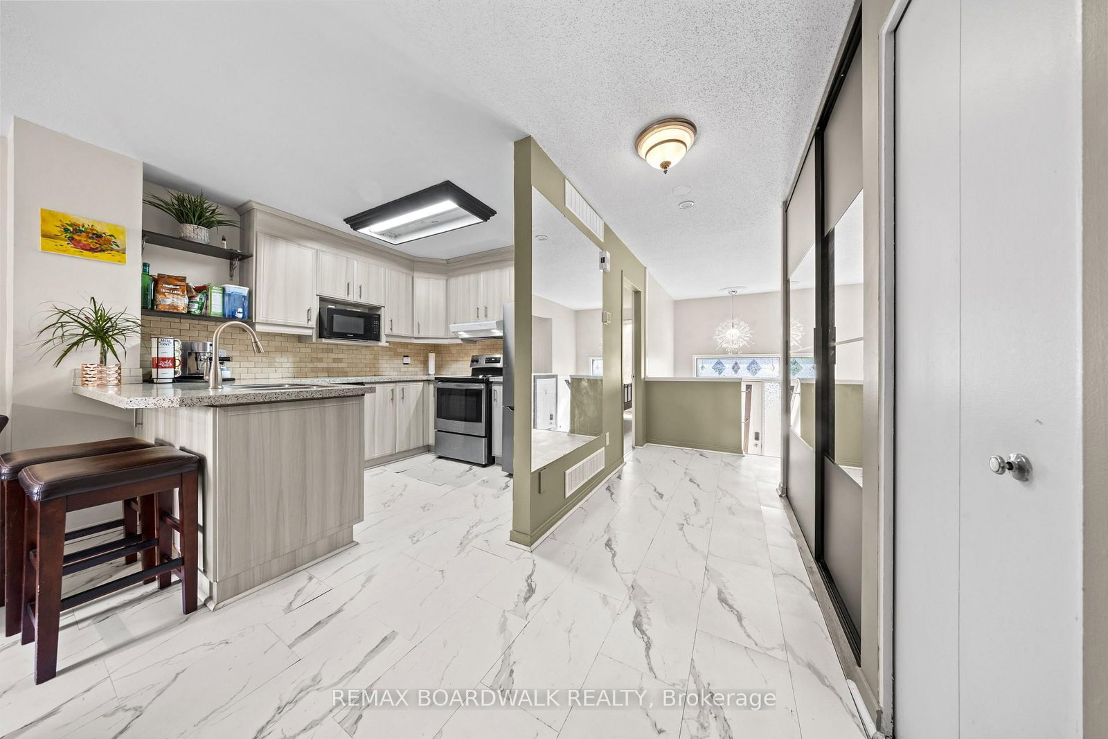 1497 Roberval Avenue • Ottawa, ON photo 8