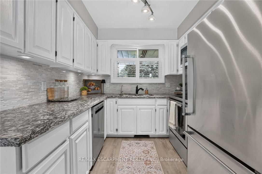 16 Elk Street • St. Catharines, ON photo 13