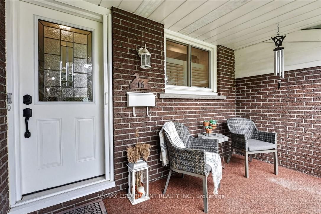 16 Elk Street • St. Catharines, ON photo 8