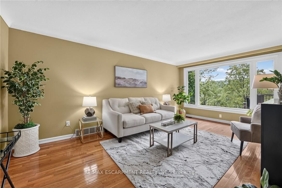 16 Elk Street • St. Catharines, ON photo 9