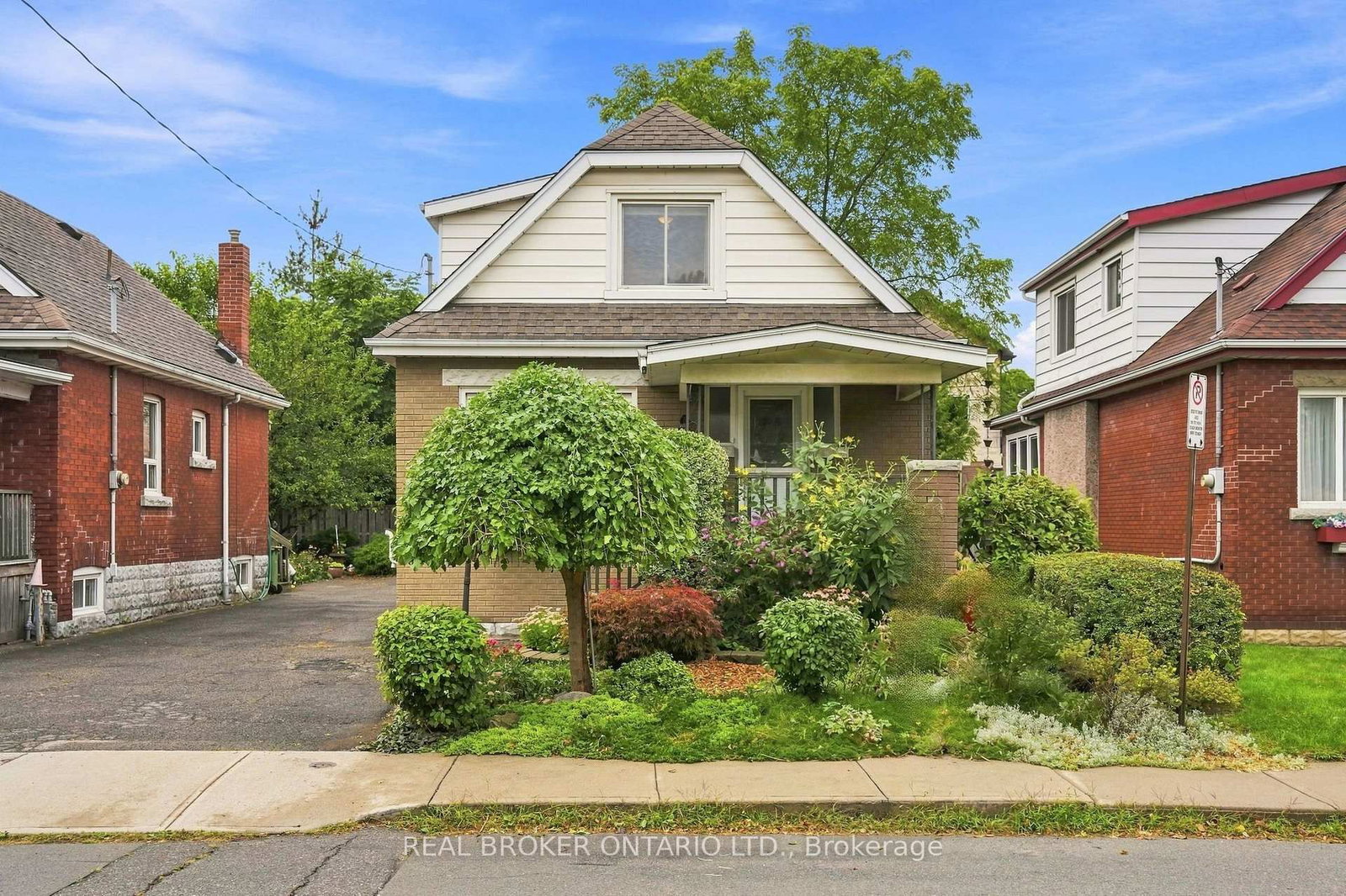 51 Barons Avenue N • Hamilton, ON photo 2