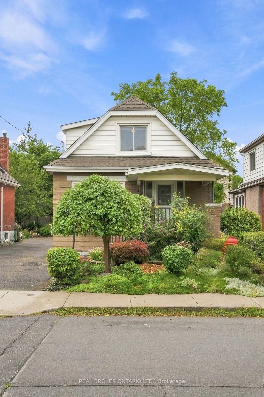 51 Barons Avenue N • Hamilton, ON photo 3