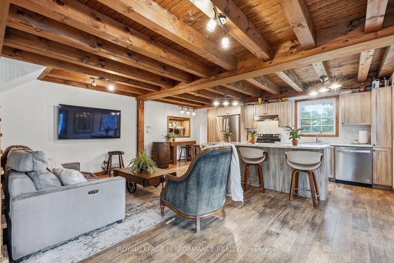 439 Front Road W