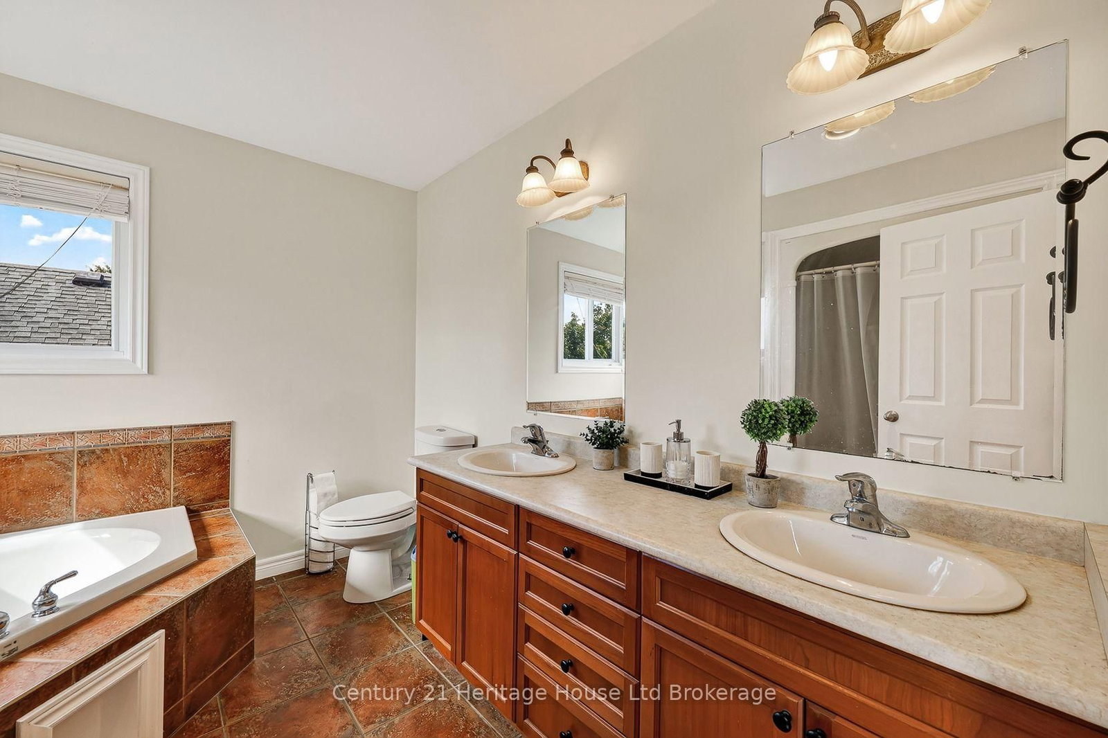 468 Lakeview Drive • Woodstock, ON photo 39