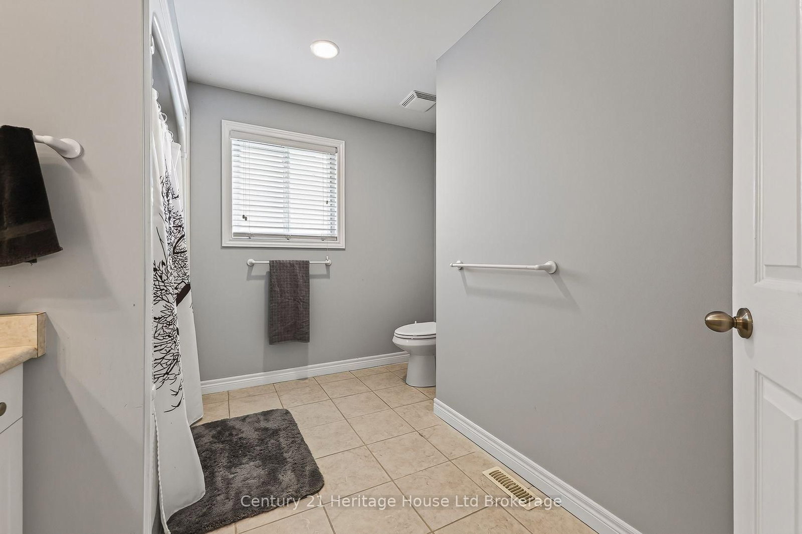 468 Lakeview Drive • Woodstock, ON photo 43