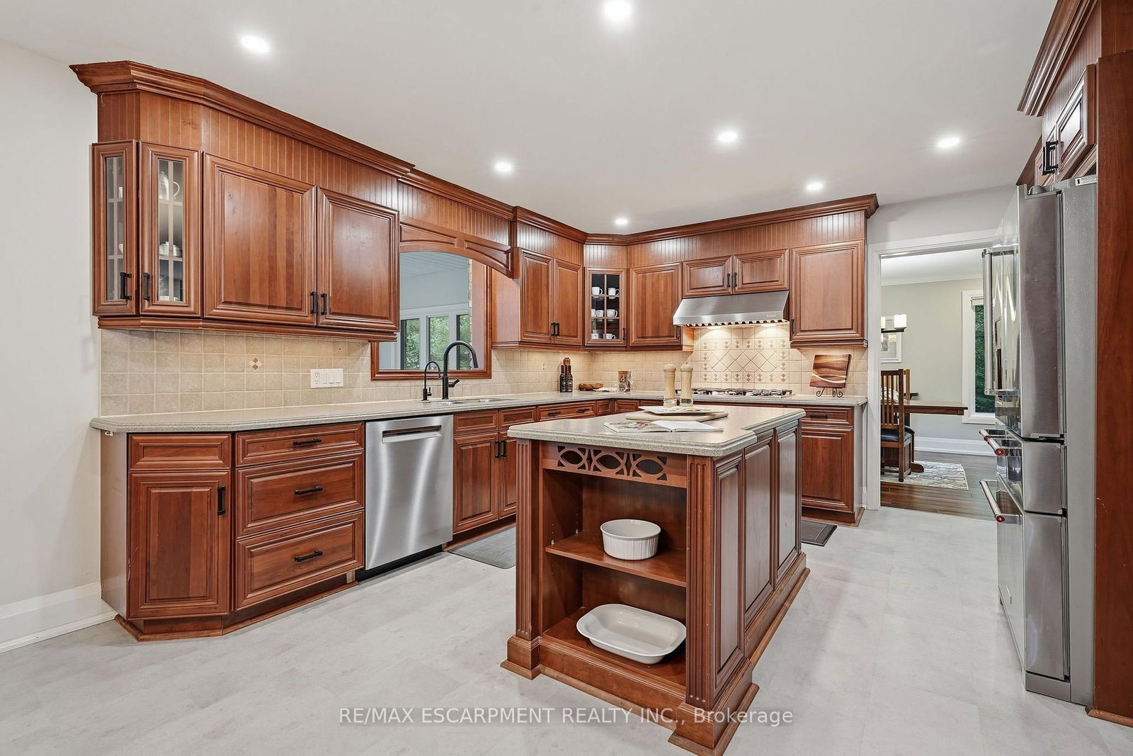 48 Woodend Drive • Hamilton, ON photo 12
