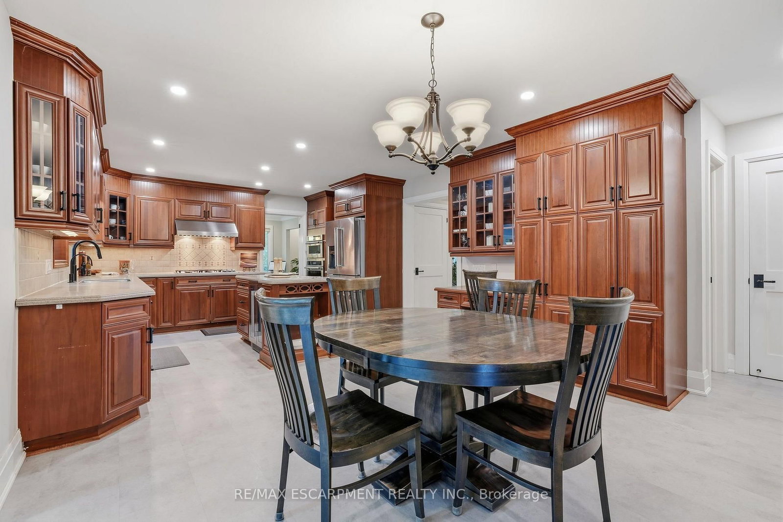 48 Woodend Drive • Hamilton, ON photo 17