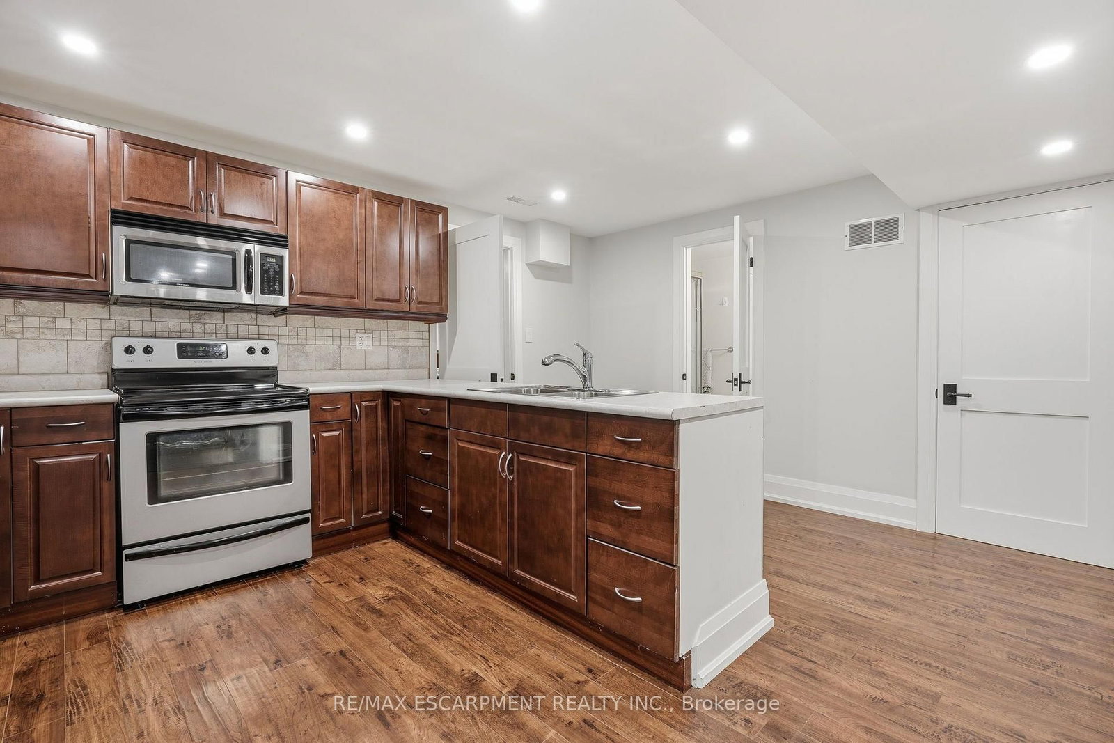 48 Woodend Drive • Hamilton, ON photo 38