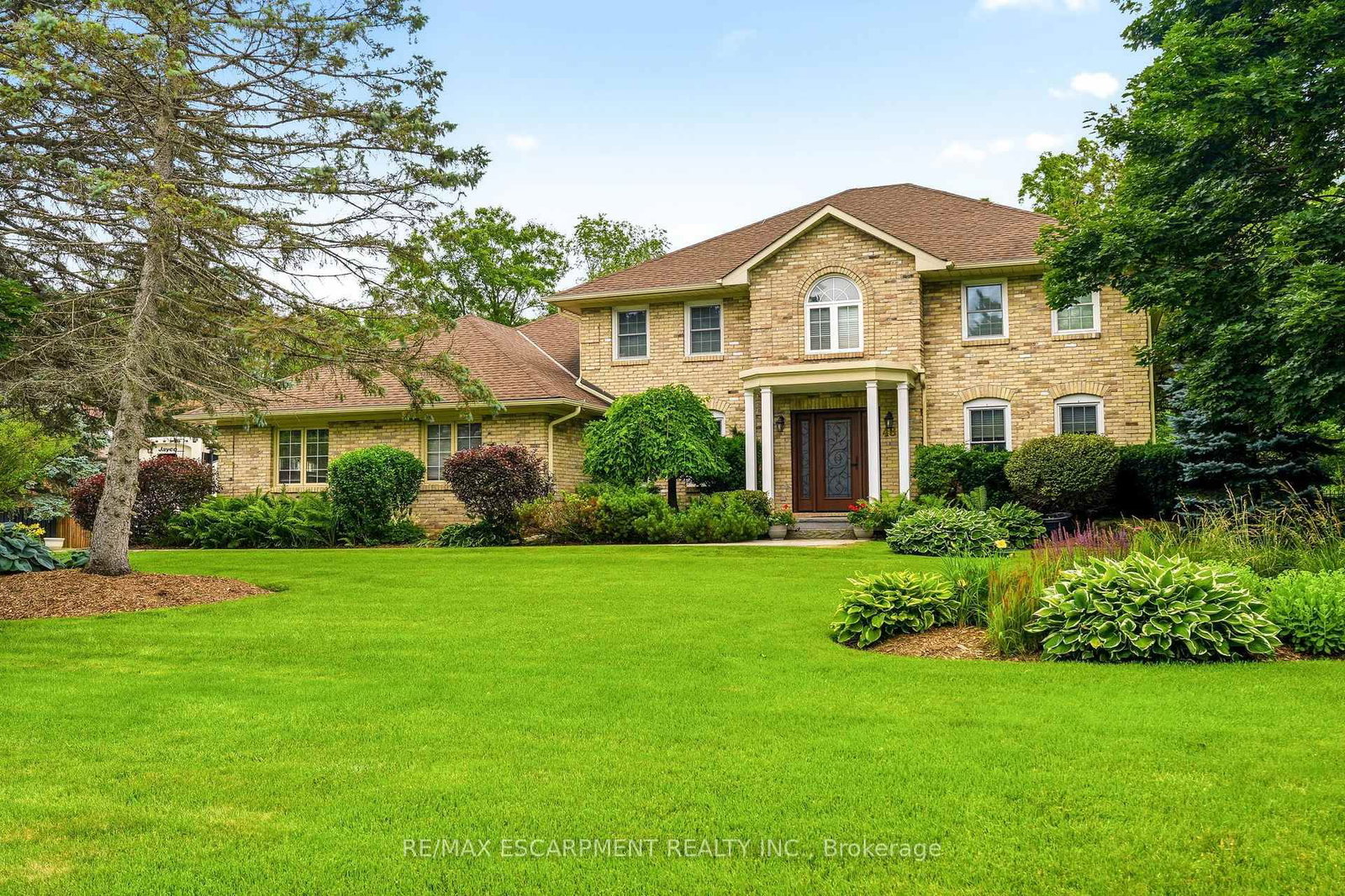 48 Woodend Drive • Hamilton, ON photo 4