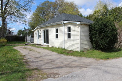 Detached House for sale at 30 Mill Lane, Strathroy-Caradoc, Ontario, N7G 2J4 - NE - MLS: X13774152