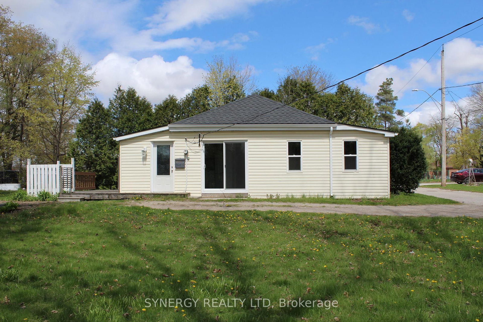30 Mill Lane • Strathroy-Caradoc, ON photo 2
