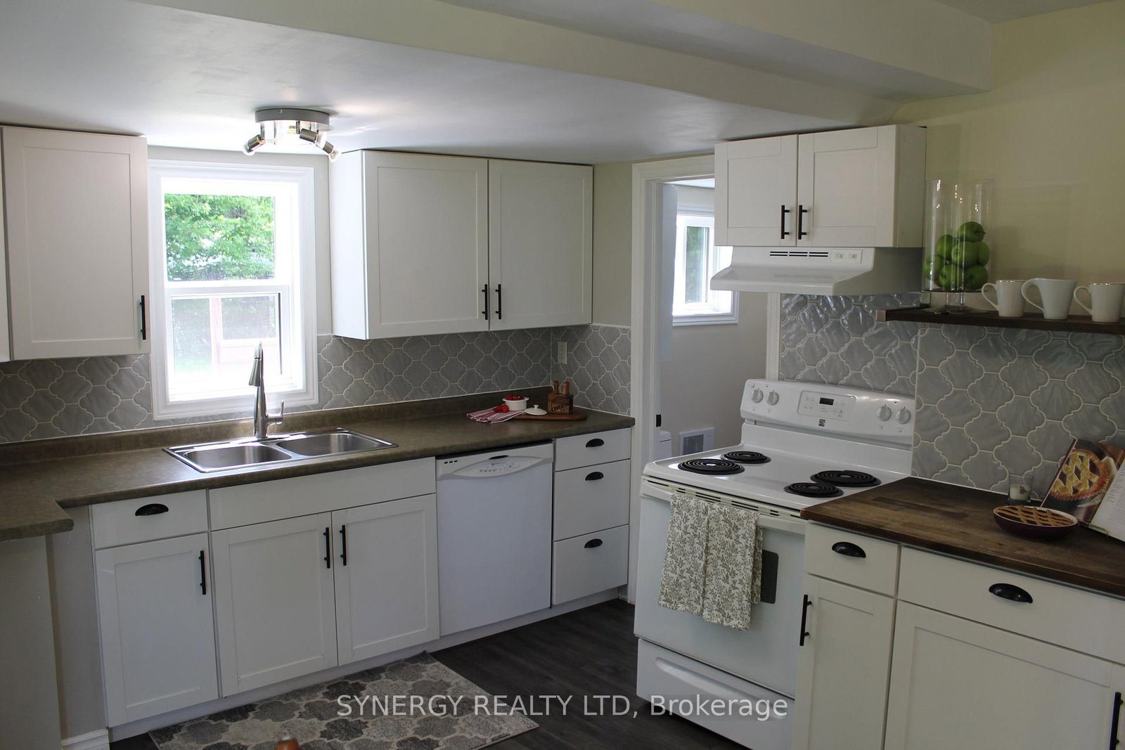 30 Mill Lane • Strathroy-Caradoc, ON photo 4