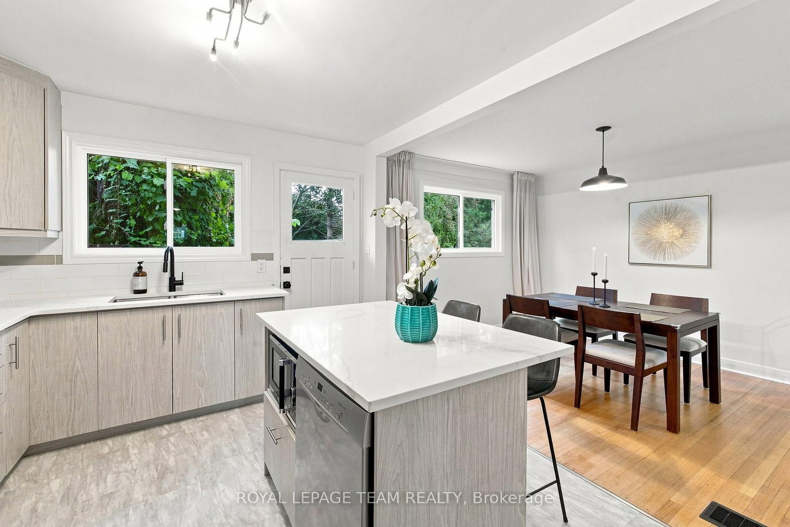 875 Woodroffe Avenue • Ottawa, ON photo 17