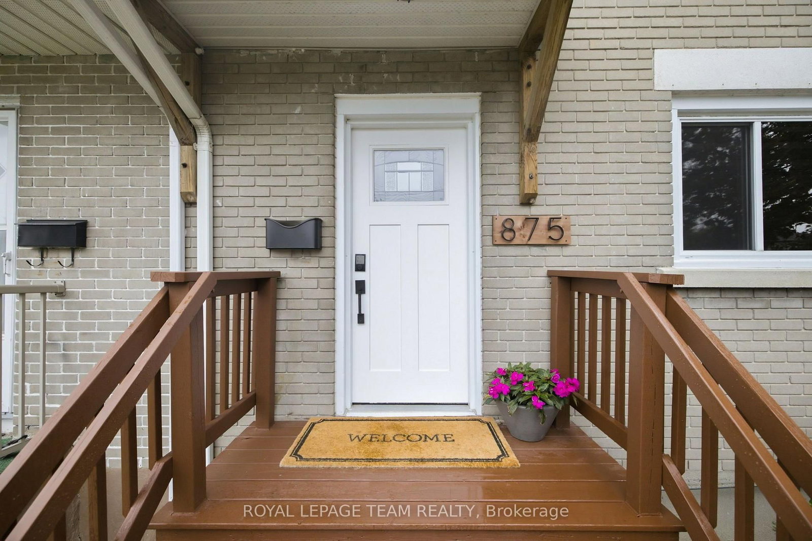 875 Woodroffe Avenue • Ottawa, ON photo 4