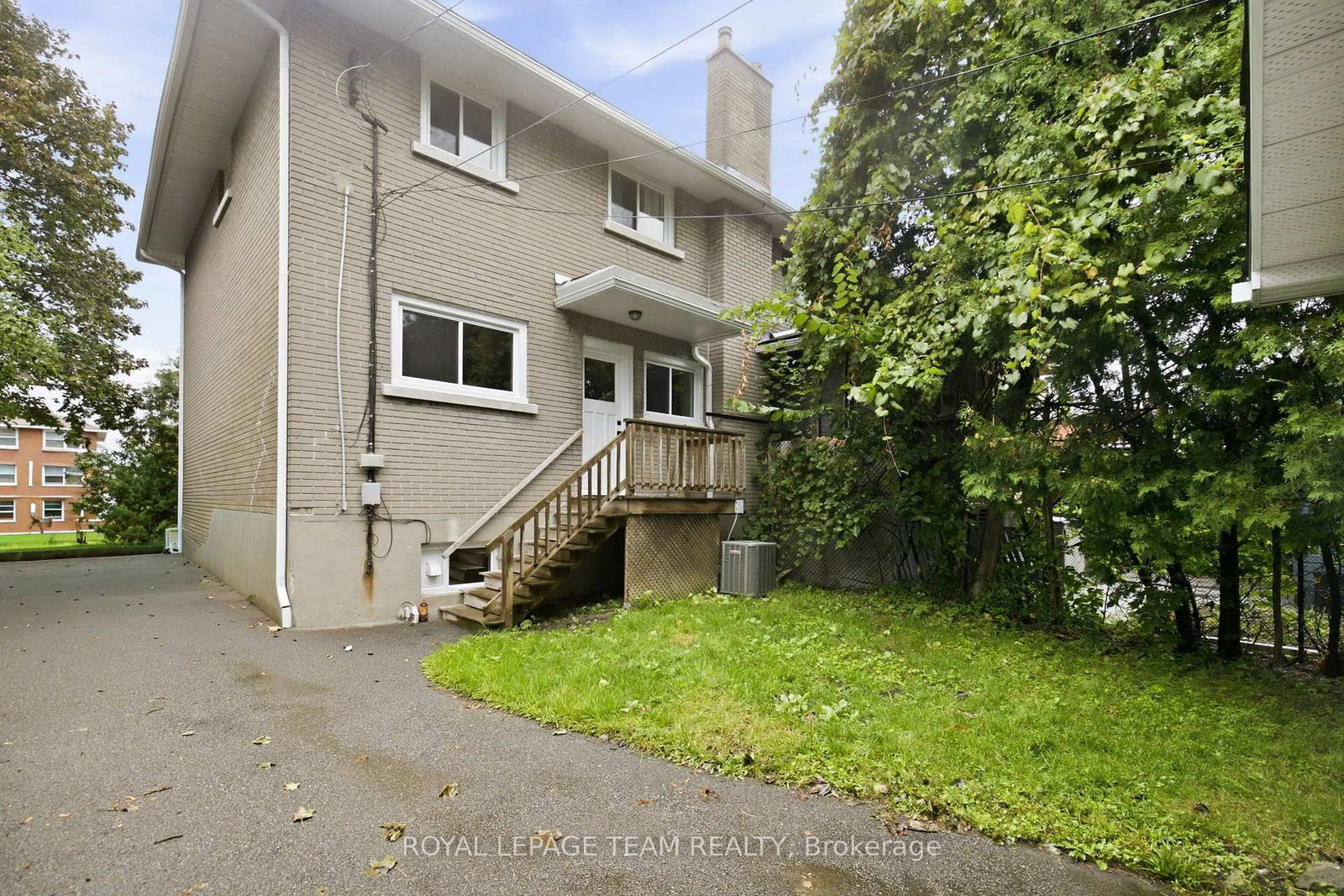 875 Woodroffe Avenue • Ottawa, ON photo 41