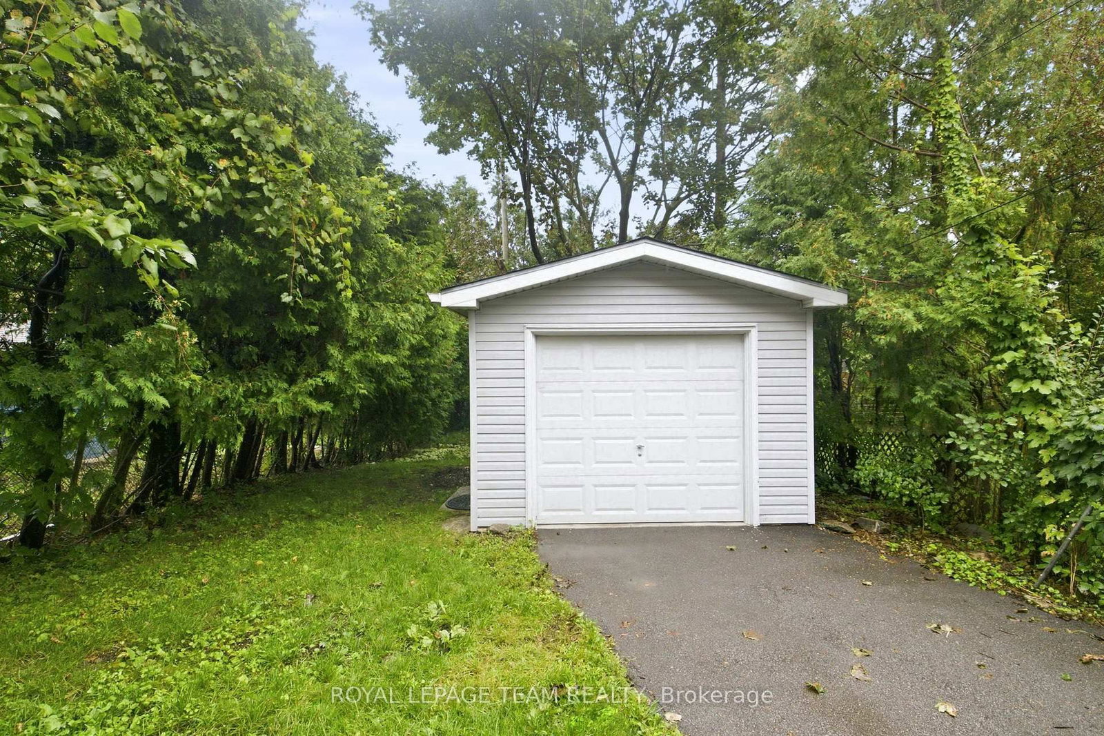 875 Woodroffe Avenue • Ottawa, ON photo 42