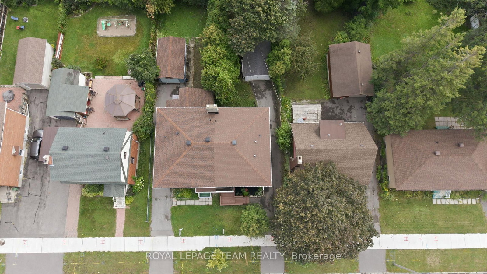 875 Woodroffe Avenue • Ottawa, ON photo 47