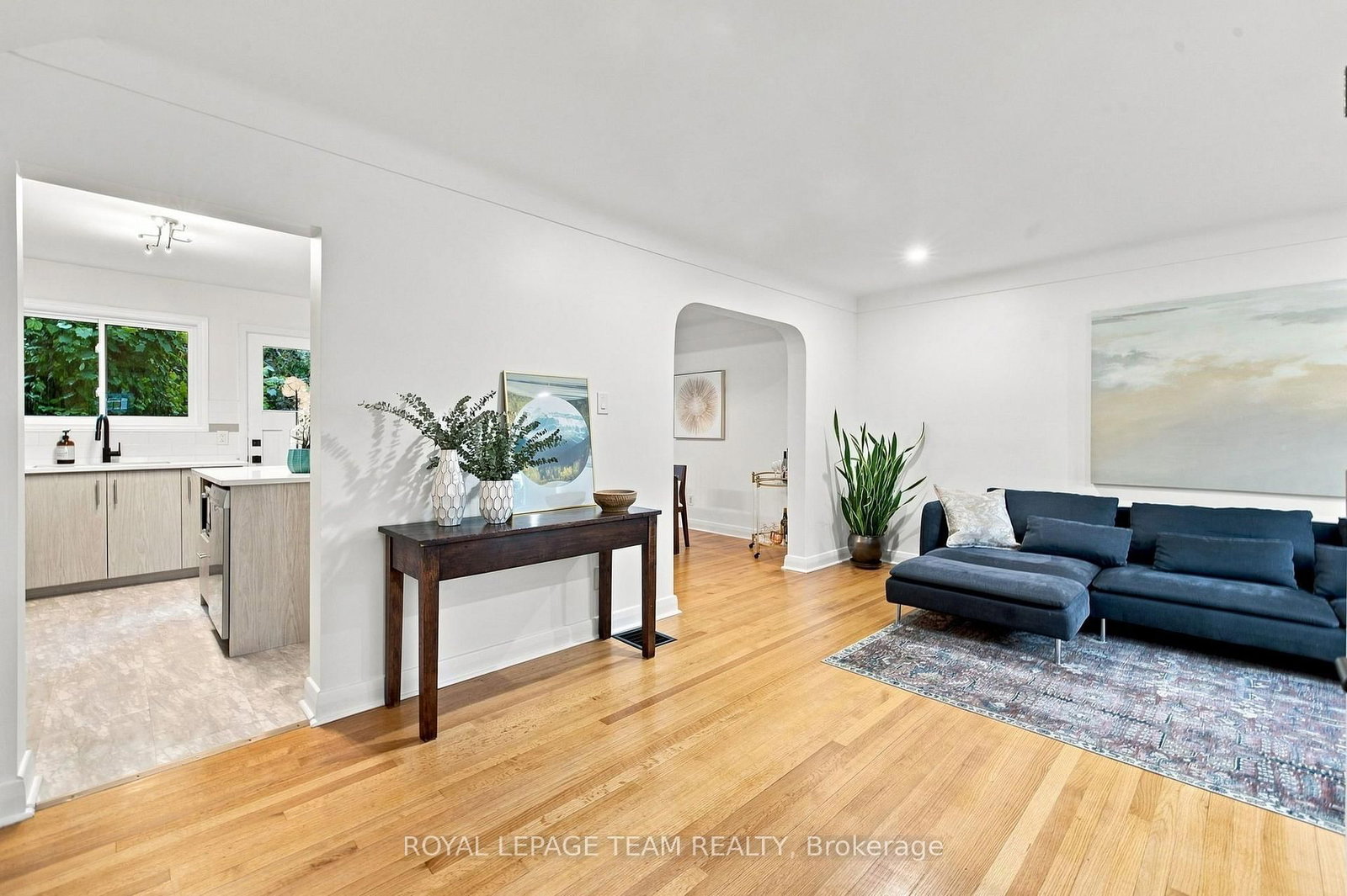 875 Woodroffe Avenue • Ottawa, ON photo 9