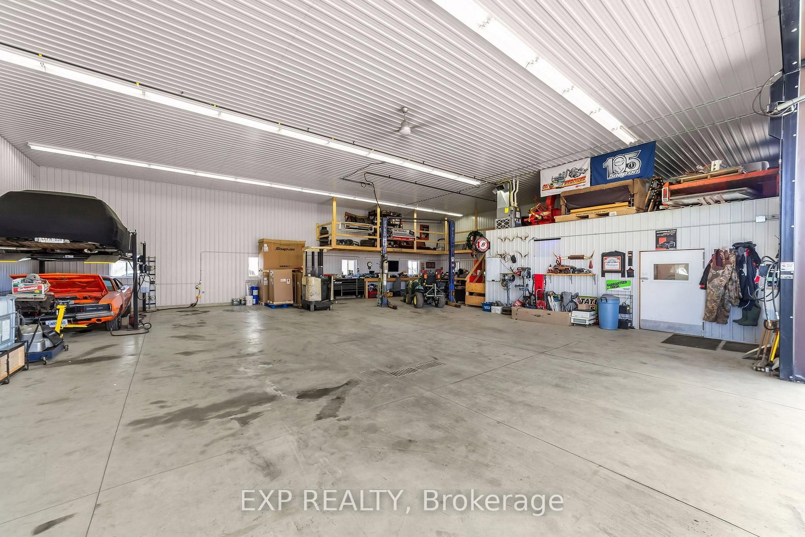 9221 Hickory Drive • Strathroy-Caradoc, ON photo 5