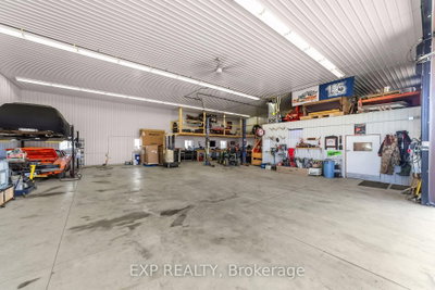 9221 Hickory Drive • Strathroy-Caradoc, ON photo 5