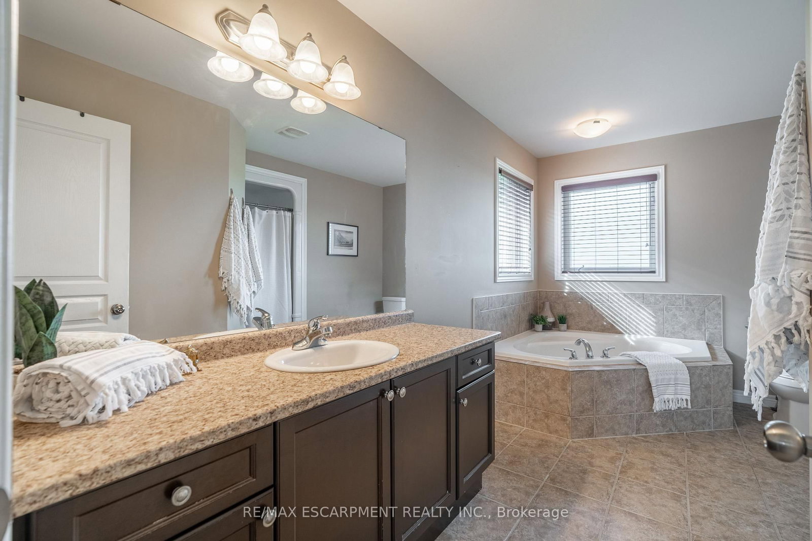 51 Showcase Drive • Hamilton, ON photo 17