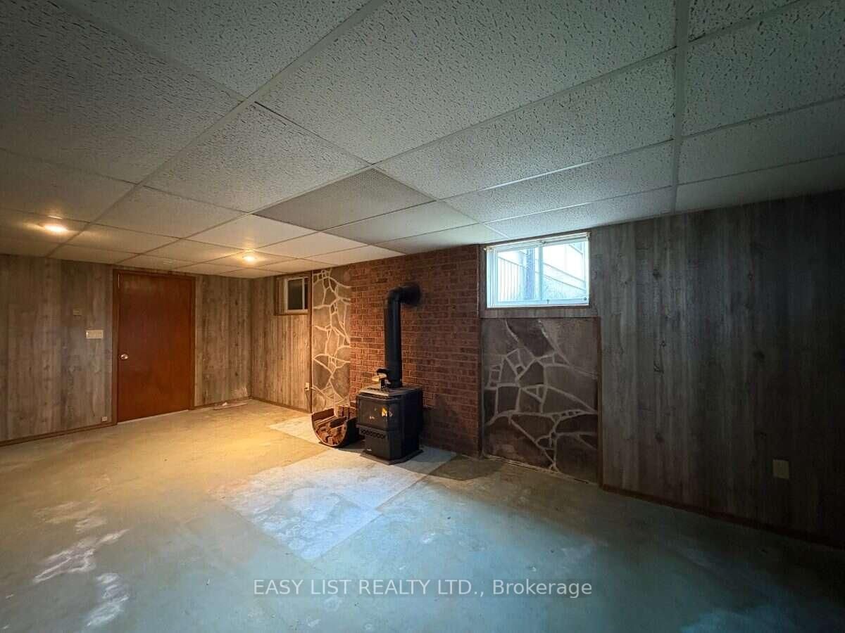 21 Bruce Rd 22 • Brockton, ON photo 23