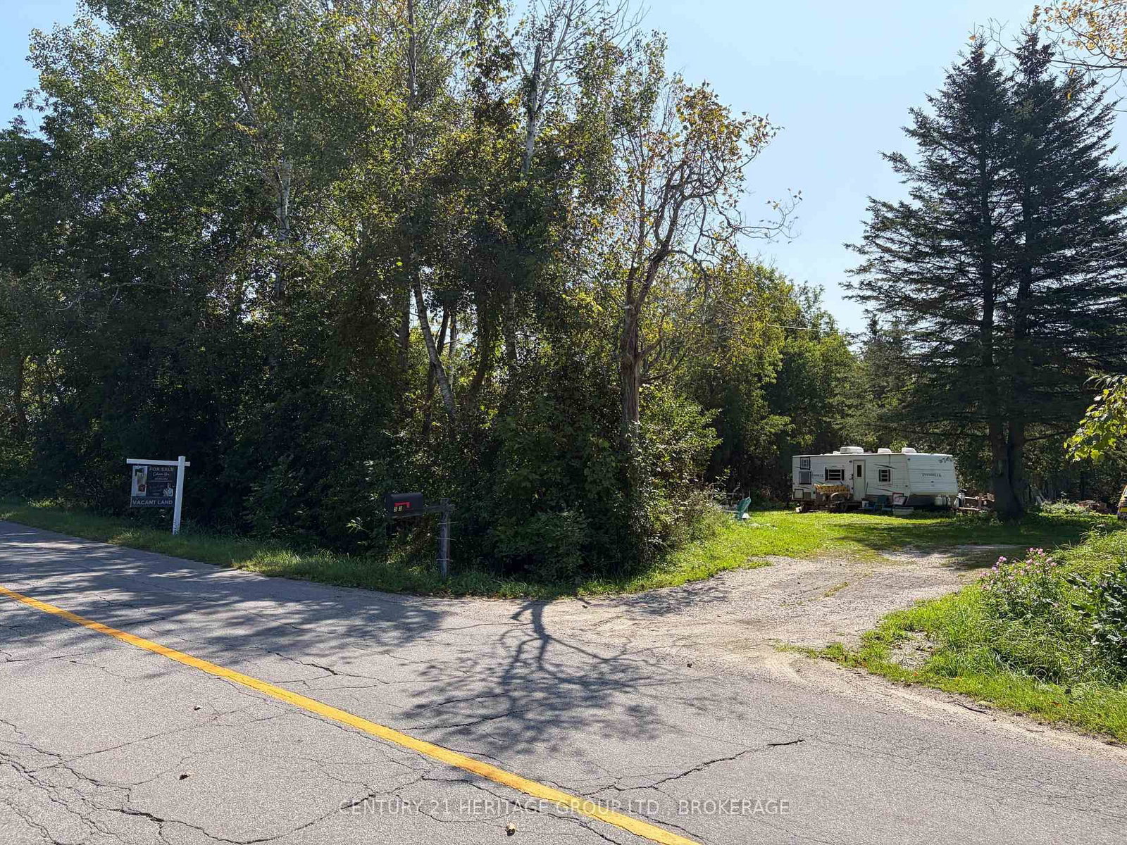 523 Lower Oak Leaf Road • Leeds and the Thousand Islands, ON photo 5