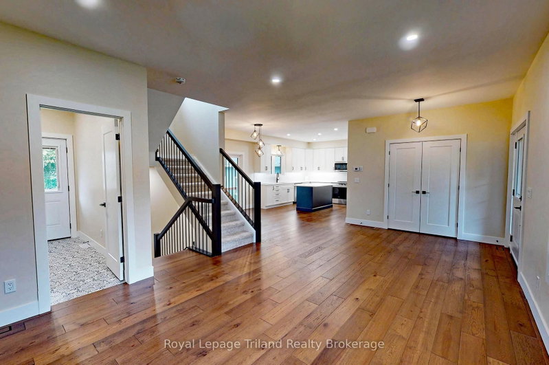 276 Main Street W