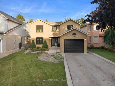 Detached House for sale at 37 Bourbon Court, Hamilton, Ontario, L9B 2E9 - Barnstown - MLS: X13774514