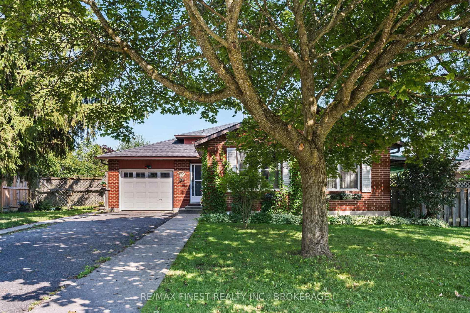 105 Grenadier Drive • Kingston, ON photo 3