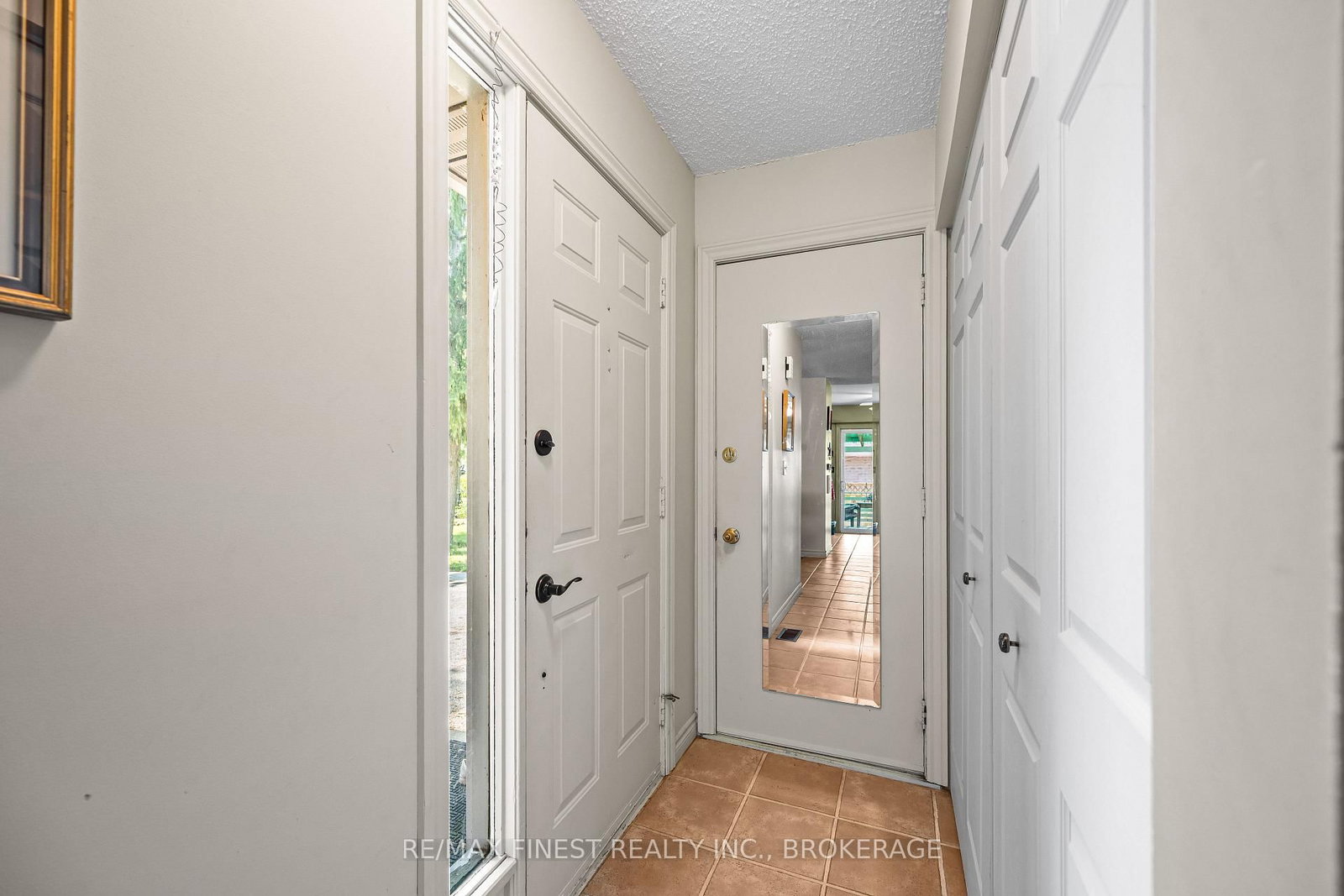 105 Grenadier Drive • Kingston, ON photo 5