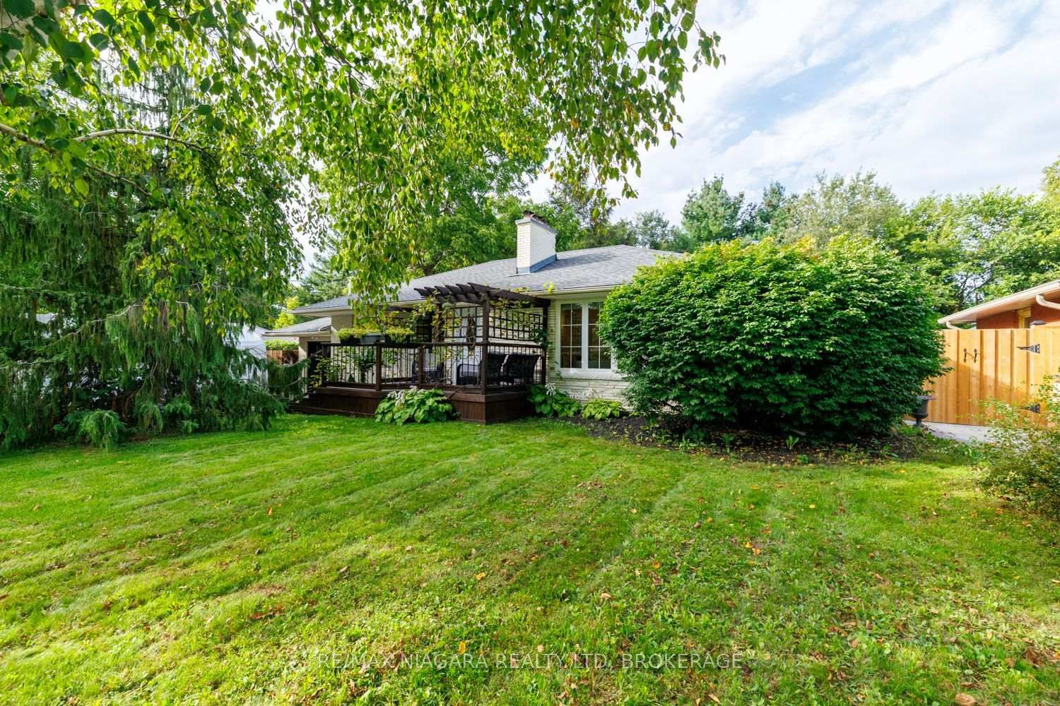 42 Strathcona Drive S • Pelham, ON photo 2