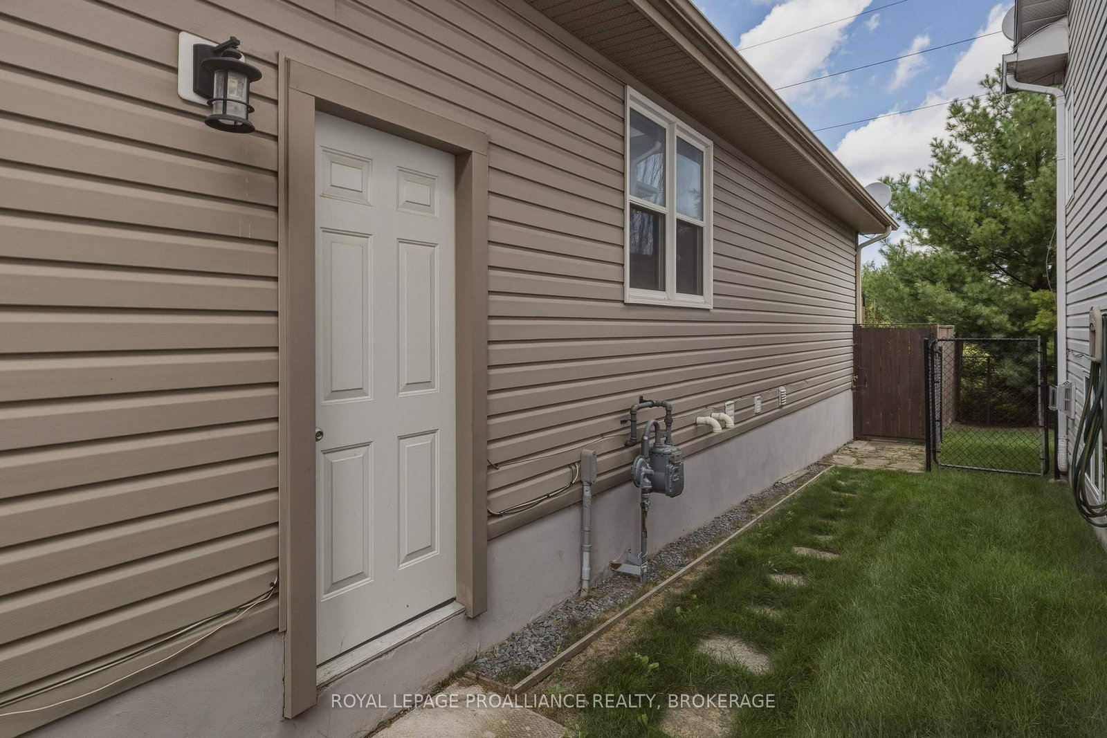 1464 Ottawa Street • Kingston, ON photo 35