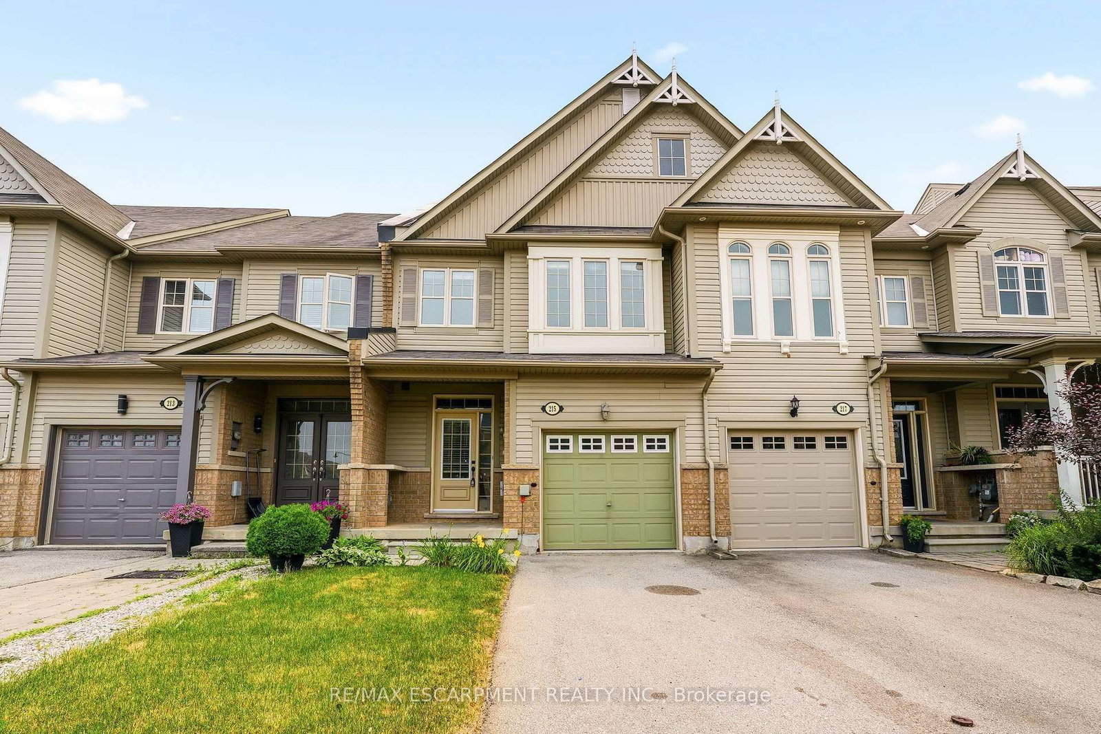 215 Nisbet Boulevard • Hamilton, ON photo 2